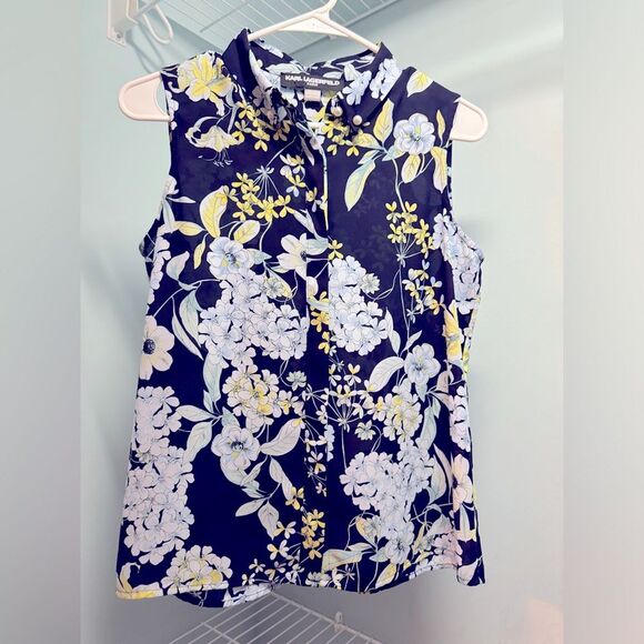 Stunning Karl Lagerfeld Paris Navy Floral Pearl Button Sleeveless Chiffon Top PS - Picture 1 of 4